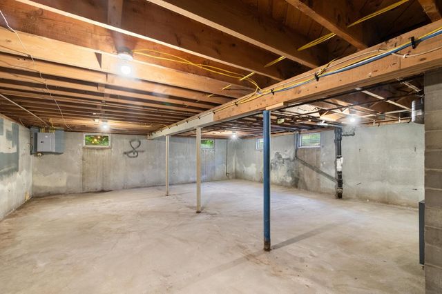 13 Driscoll Drive, St. Albans City, VT 05478