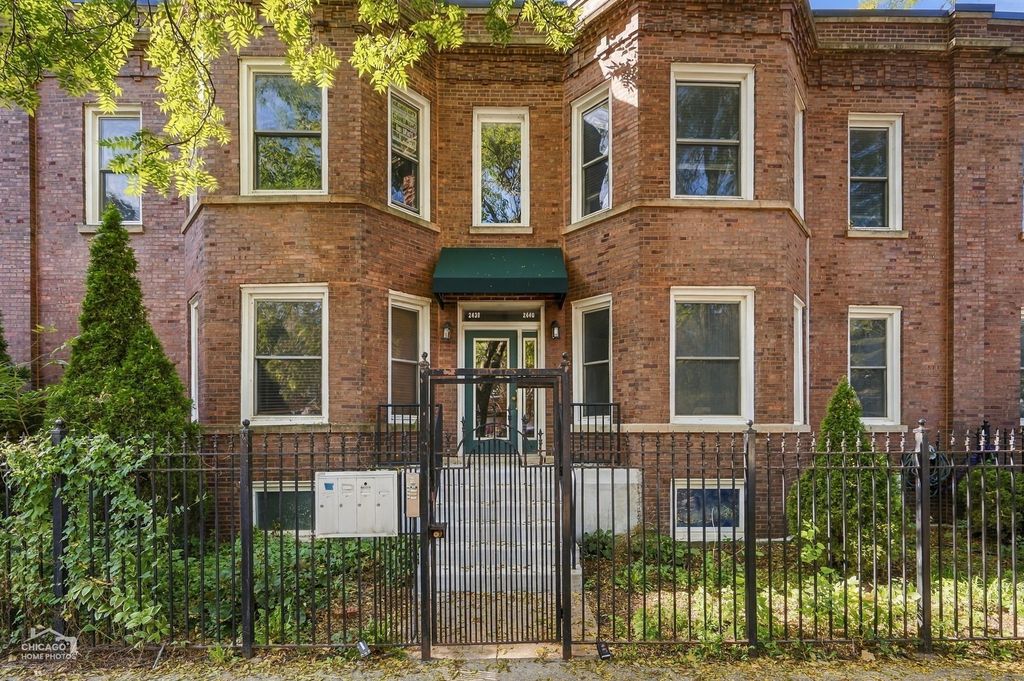2440 N Linden Place 1, Chicago, IL 60647 — exterior