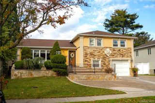 16 Tudor Road, Hicksville, NY 11801