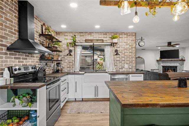 614 NE 1st AVE, Cape Coral, FL 33909