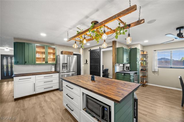 614 NE 1st AVE, Cape Coral, FL 33909