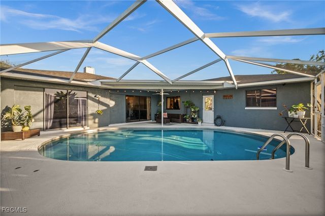 614 NE 1st AVE, Cape Coral, FL 33909