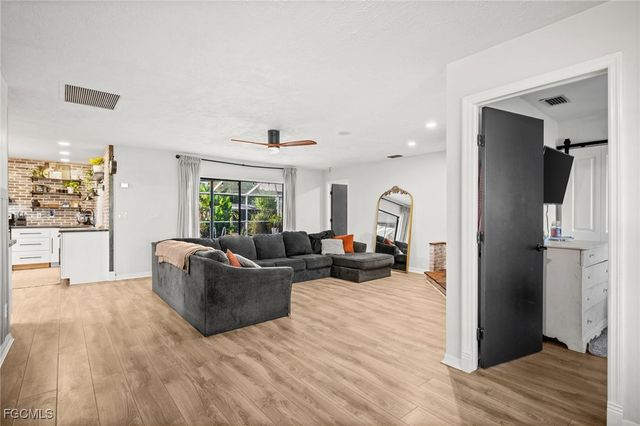 614 NE 1st AVE, Cape Coral, FL 33909