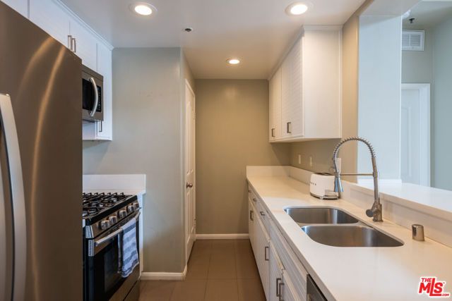 930 N Doheny Drive 305, West Hollywood, CA 90069