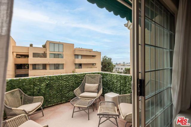 930 N Doheny Drive 305, West Hollywood, CA 90069