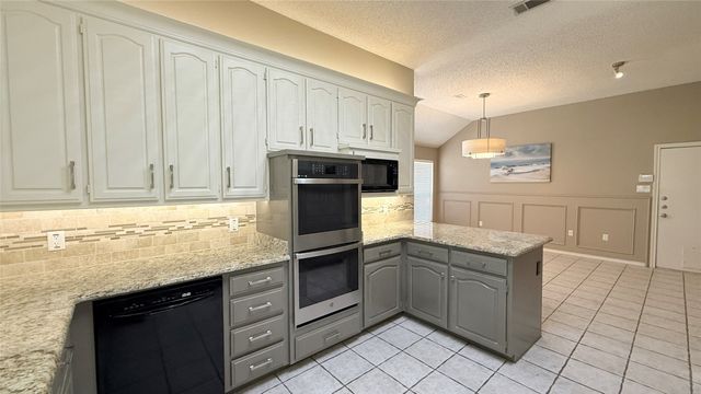 2709 Serenade Court, Arlington, TX 76015