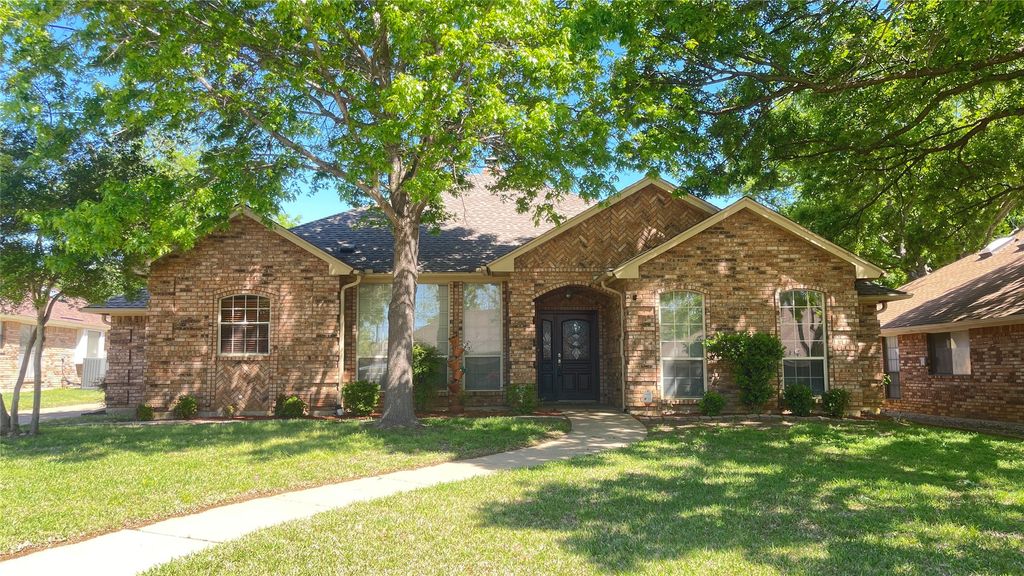 2709 Serenade Court, Arlington, TX 76015