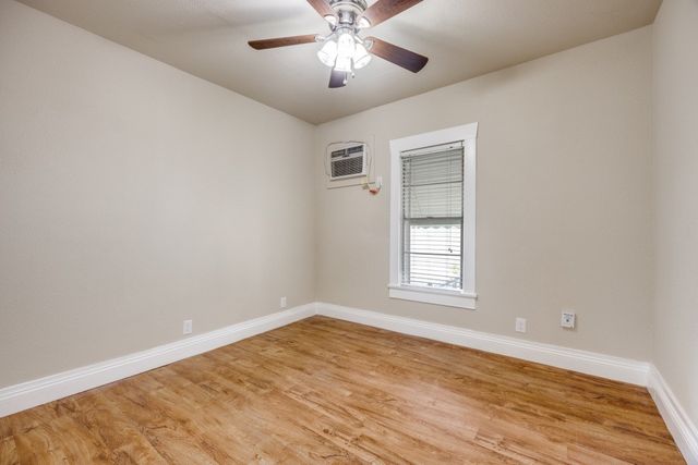 913 W Day Street, Denison, TX 75020