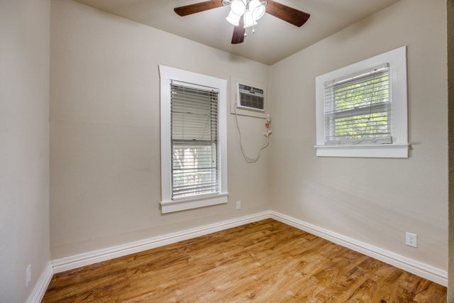 913 W Day Street, Denison, TX 75020