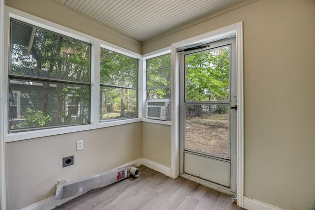 913 W Day Street, Denison, TX 75020