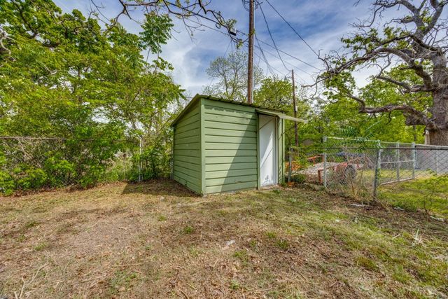 913 W Day Street, Denison, TX 75020