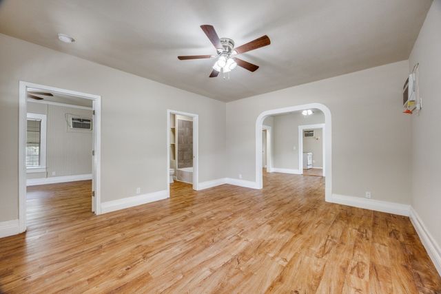 913 W Day Street, Denison, TX 75020