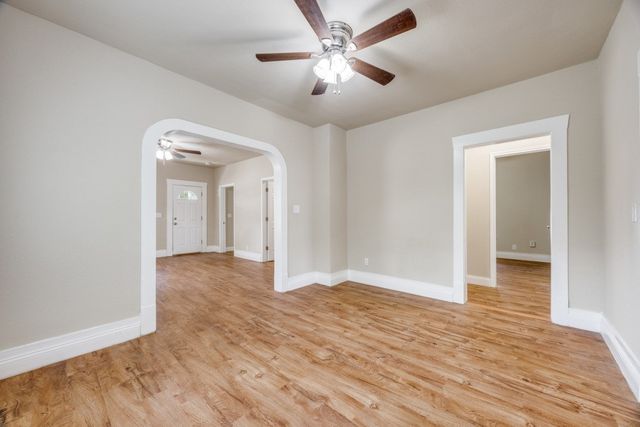 913 W Day Street, Denison, TX 75020