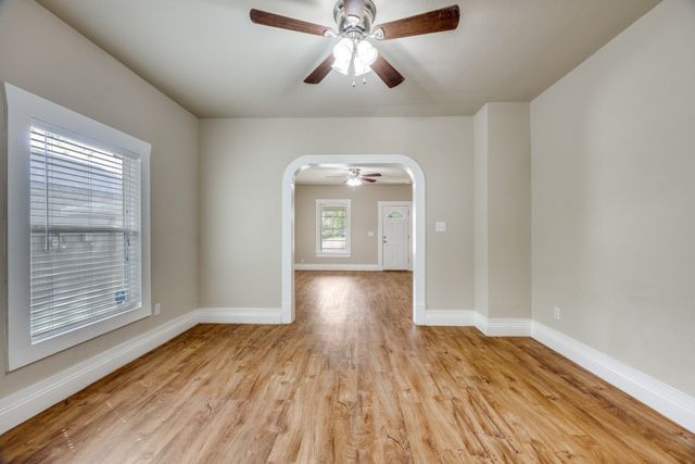 913 W Day Street, Denison, TX 75020