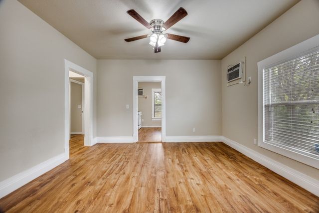 913 W Day Street, Denison, TX 75020