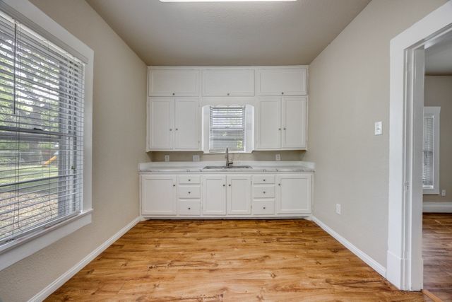 913 W Day Street, Denison, TX 75020