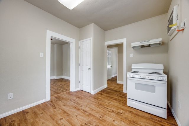 913 W Day Street, Denison, TX 75020