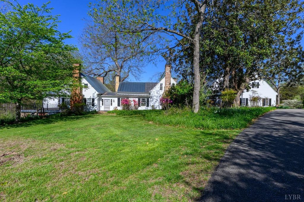 Image 1 of property listing at 1409 Wiggington Road, Lynchburg, VA 24502