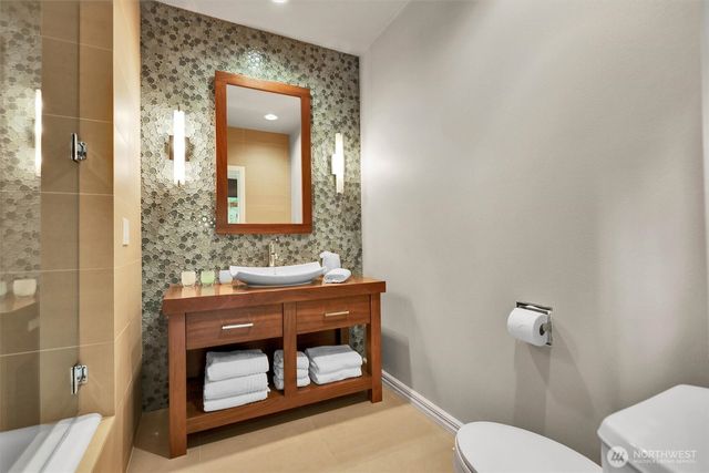 1434 108th Avenue NE, Bellevue, WA 98004