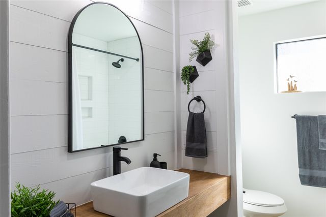 6808 Briar Road, Azle, TX 76020