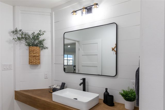 6808 Briar Road, Azle, TX 76020