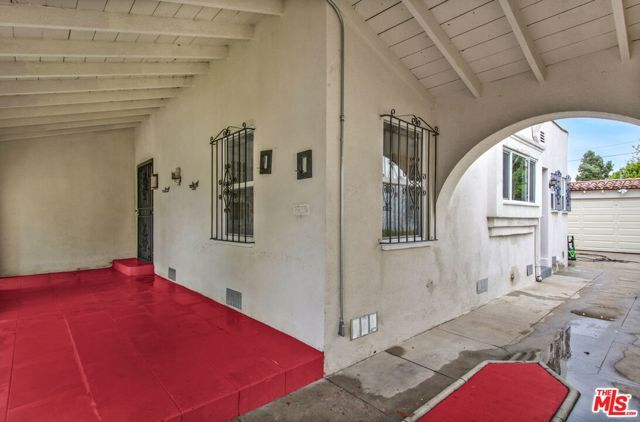 4126 S Bronson Avenue, Los Angeles, CA 90008