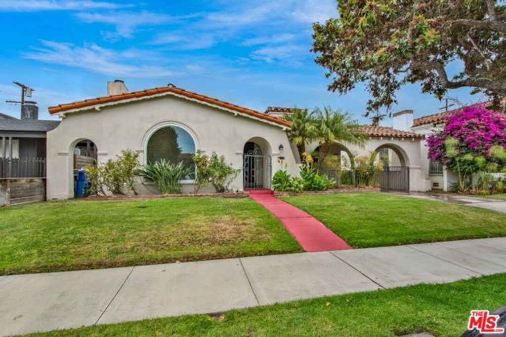 4126 S Bronson Avenue, Los Angeles, CA 90008