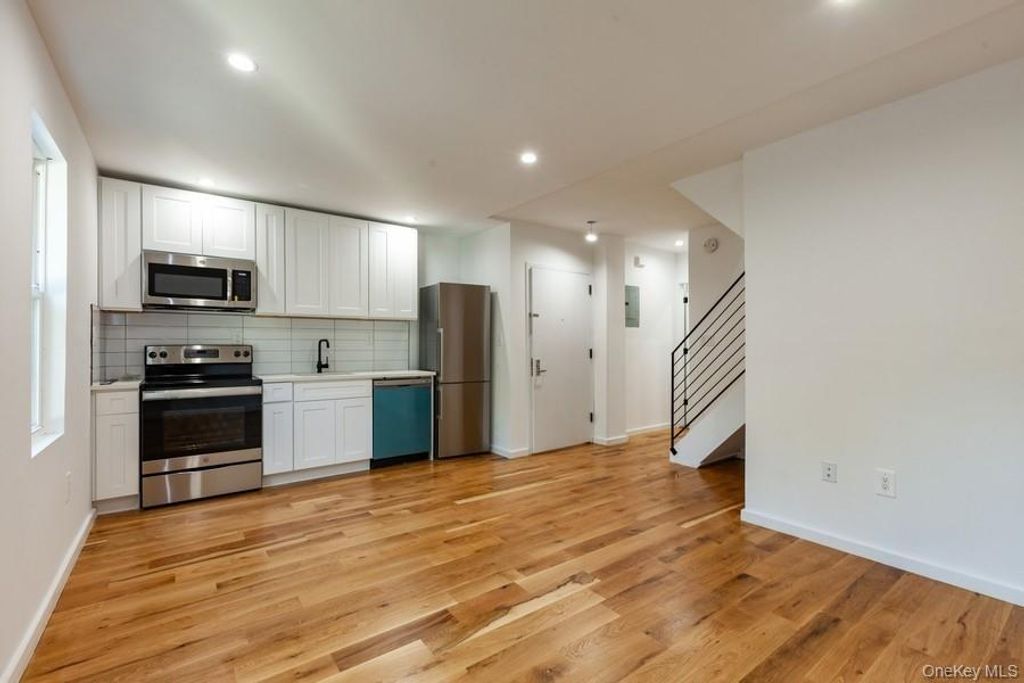 10418 89th Avenue, Richmond Hill, NY 11418 — photo 3