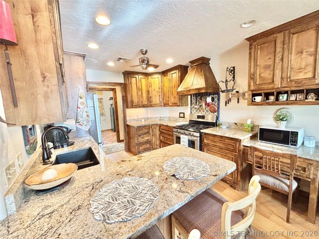 2102 N Peaceful Lane, Stigler, OK 74462