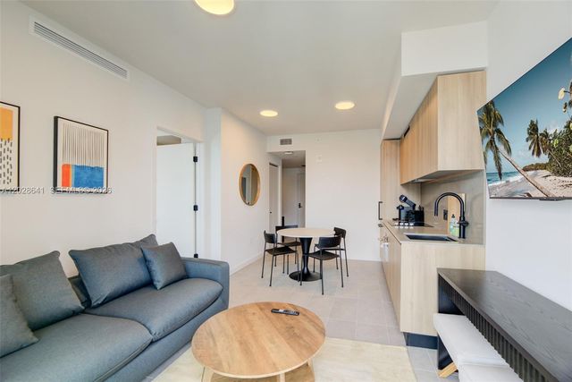 121 NE 5th St 3103, Miami, FL 33132