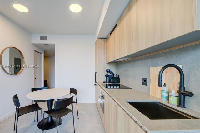 121 NE 5th St 3103, Miami, FL 33132
