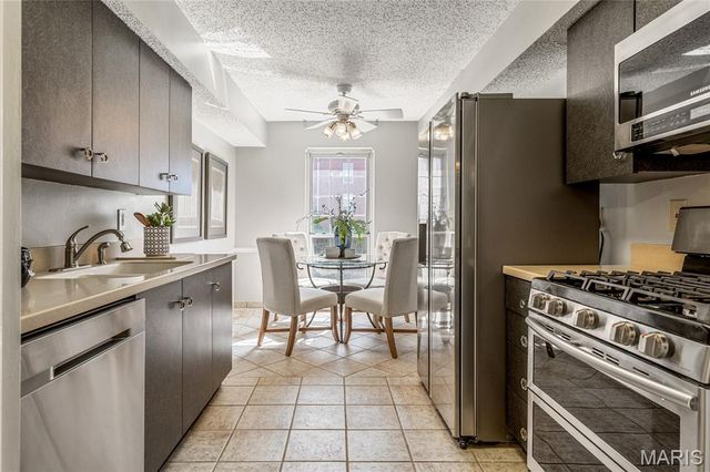 14443 Bantry Lane 24, Chesterfield, MO 63017