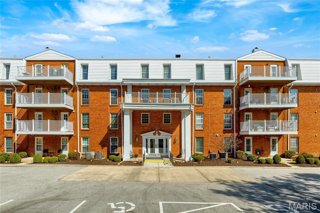 14443 Bantry Lane 24, Chesterfield, MO 63017