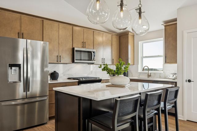 3735 Holbrook Drive, Waconia, MN 55387