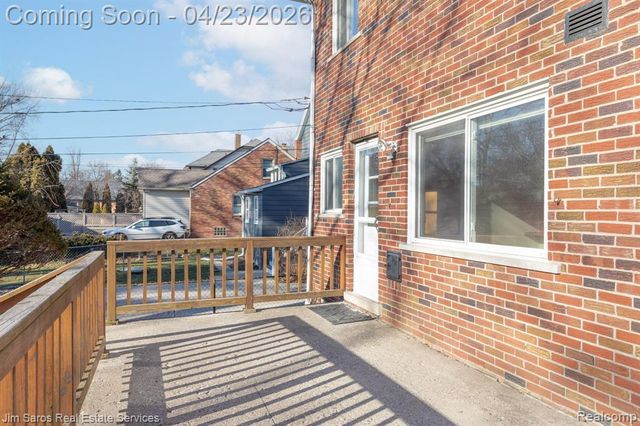 513 Saint Clair Avenue, Grosse Pointe, MI 48230