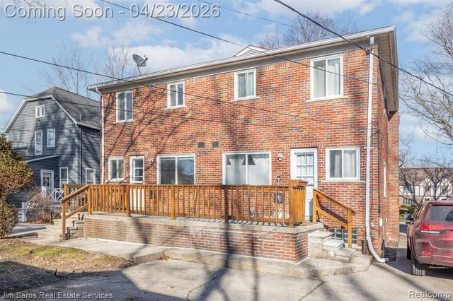 513 Saint Clair Avenue, Grosse Pointe, MI 48230