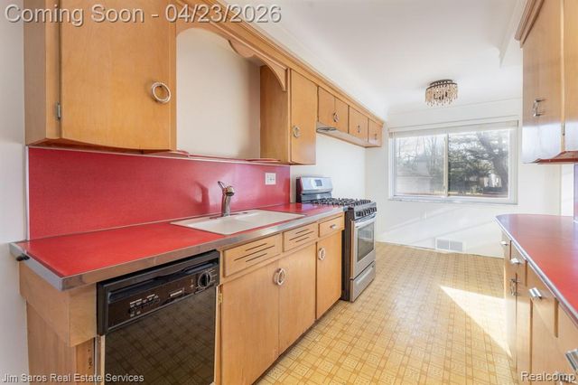 513 Saint Clair Avenue, Grosse Pointe, MI 48230