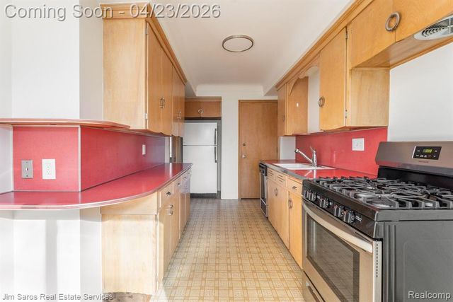 513 Saint Clair Avenue, Grosse Pointe, MI 48230