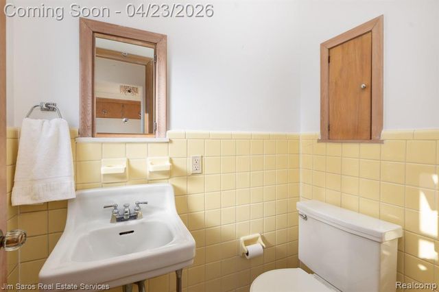 513 Saint Clair Avenue, Grosse Pointe, MI 48230