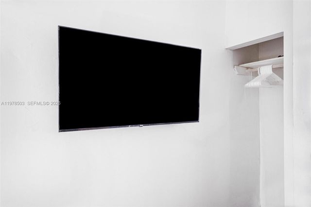 2520 SW 20th St 1, Miami, FL 33145