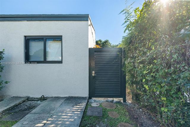 2520 SW 20th St 1, Miami, FL 33145