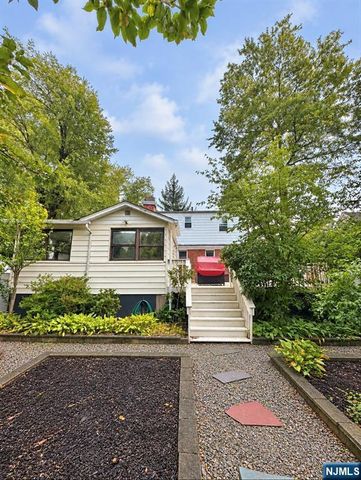 24 5th Avenue, Westwood, NJ 07675