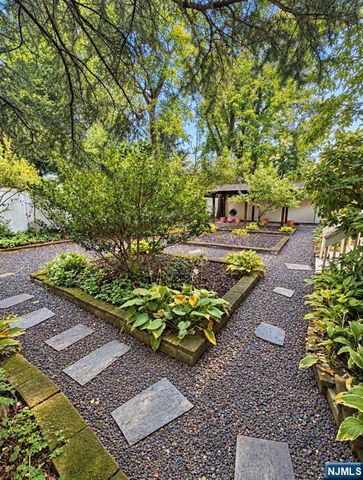 24 5th Avenue, Westwood, NJ 07675