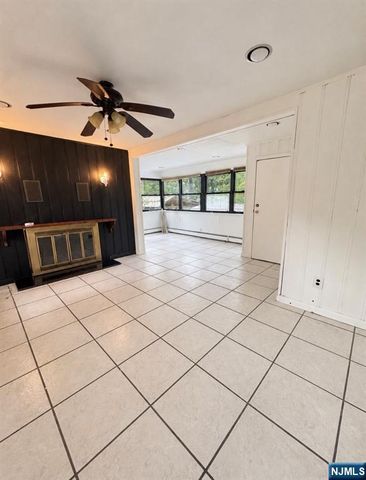 24 5th Avenue, Westwood, NJ 07675