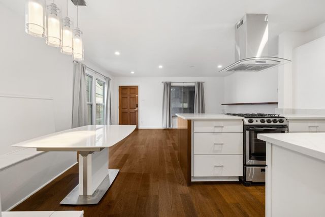 505 W 7th ST 215, Austin, TX 78701