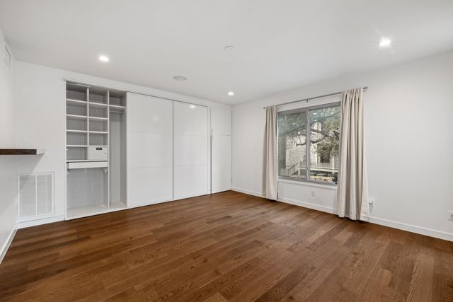 505 W 7th ST 215, Austin, TX 78701