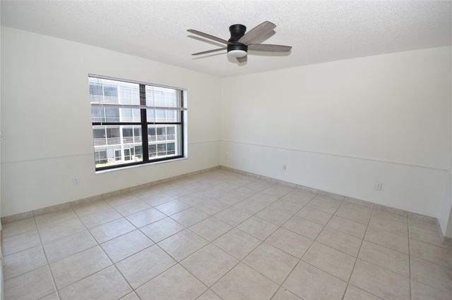 896 N Federal Hwy 331, Lantana, FL 33462