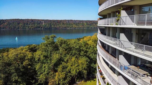 4465 Douglas Avenue 15H, Bronx, NY 10471