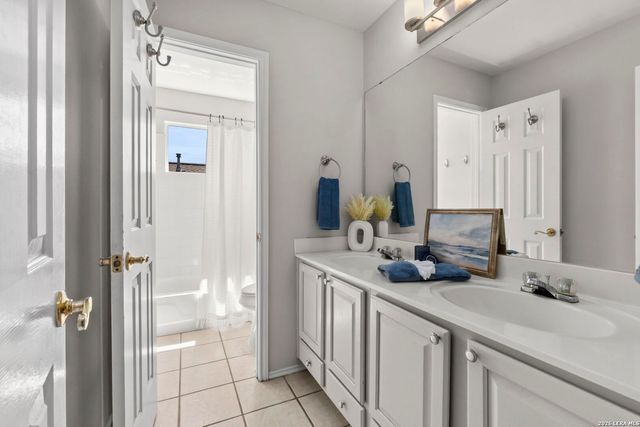 2515 Ashton Village Dr, San Antonio, TX 78248