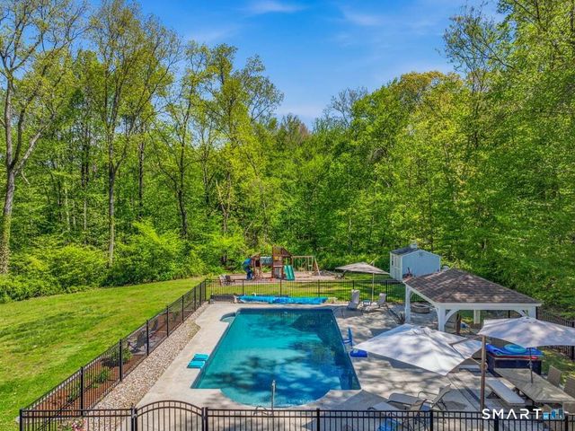 15 Fox Ridge Lane, Hebron, CT 06248